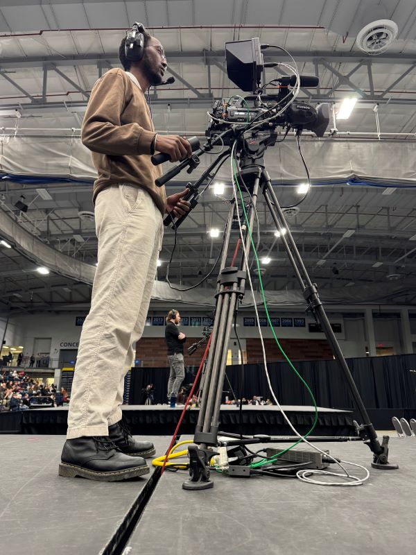 Ponthuit was a photographer for the livestream of OCC's December 2024 graduation ceremony.